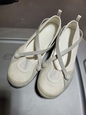 CROCS Women’s White and Light Gray Slingback Flats